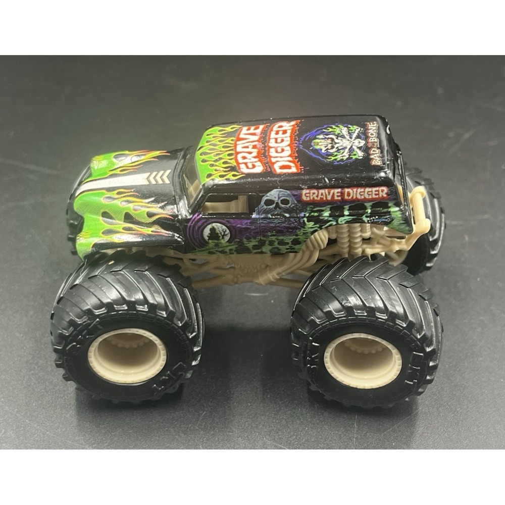 Monster Jam Grave Digger Diecast Top Monster Truck Bad To The Bone 1:24 Scale